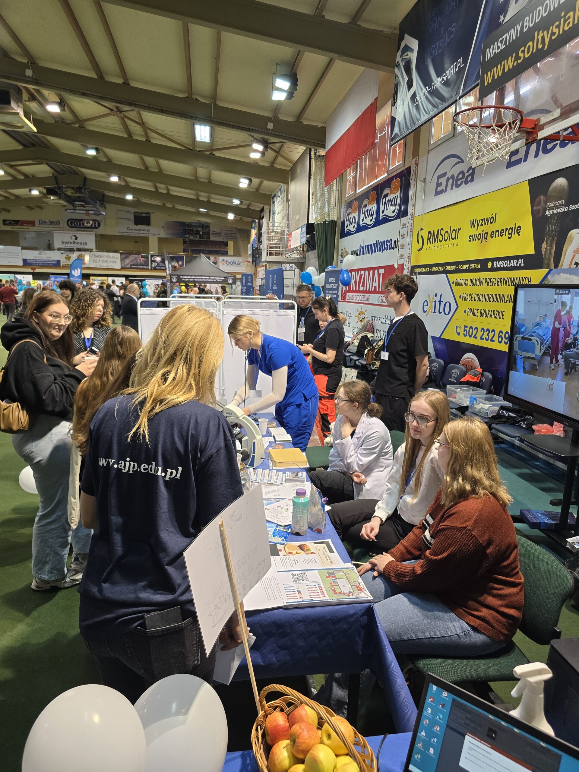 Uczestnicy podczas dnia otwartego AJP.