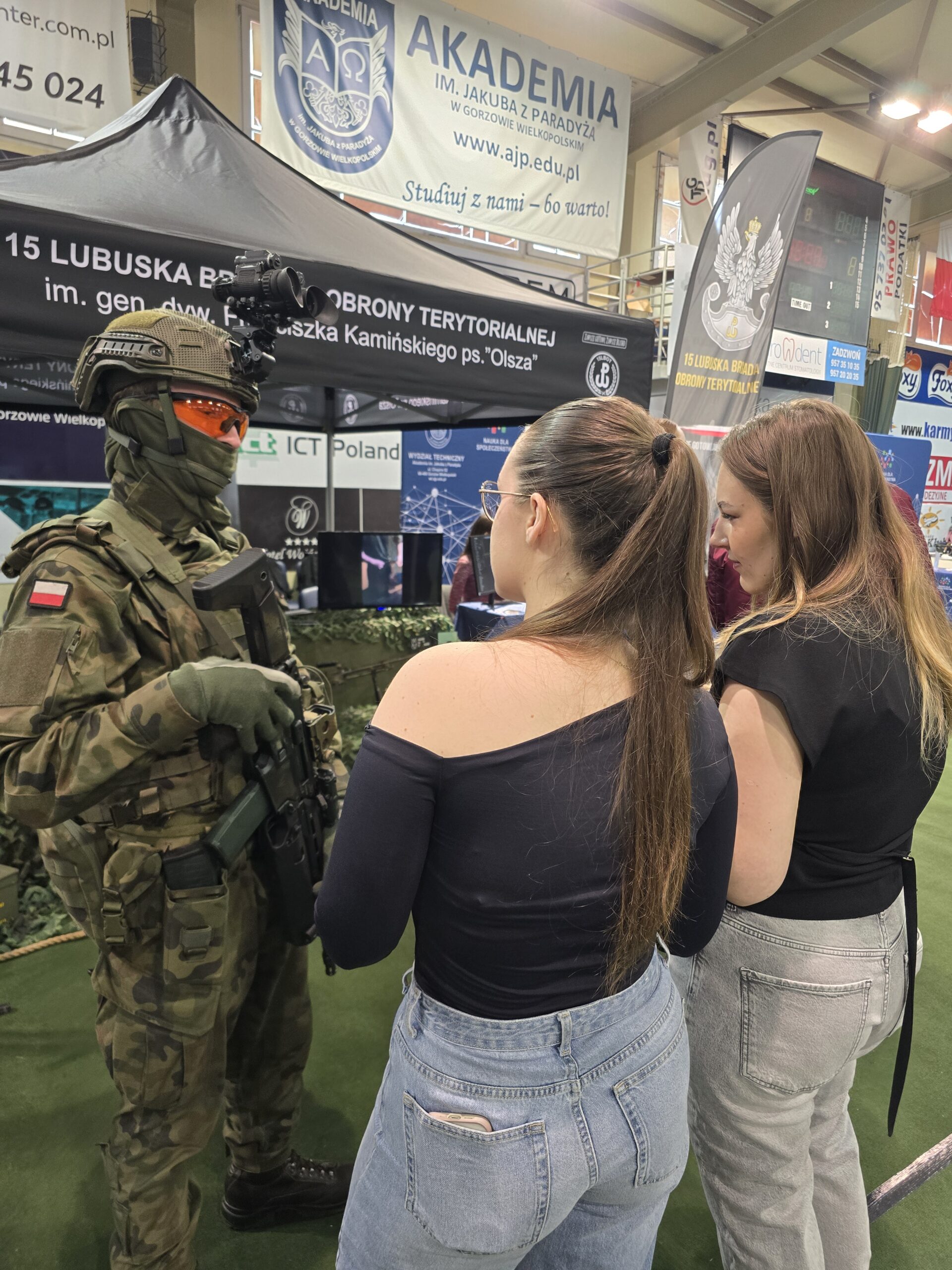 Uczestnicy podczas dnia otwartego AJP.