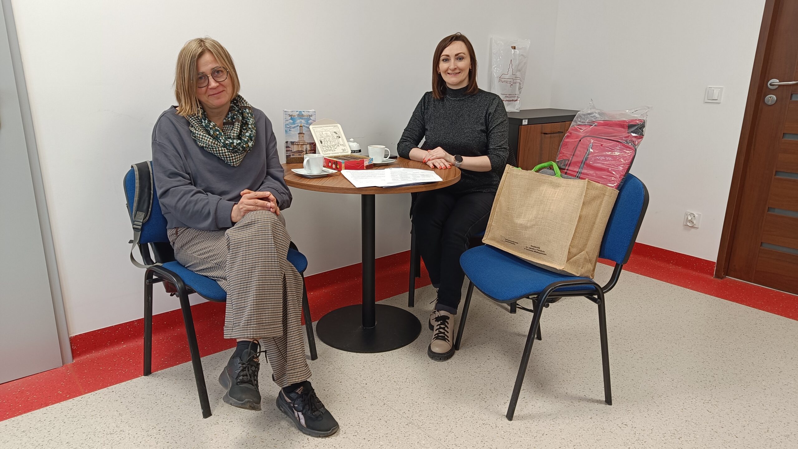 Prof. Piatnychuk z Panią Kierownik Działu Współpracy Międzynarodowej w biurze