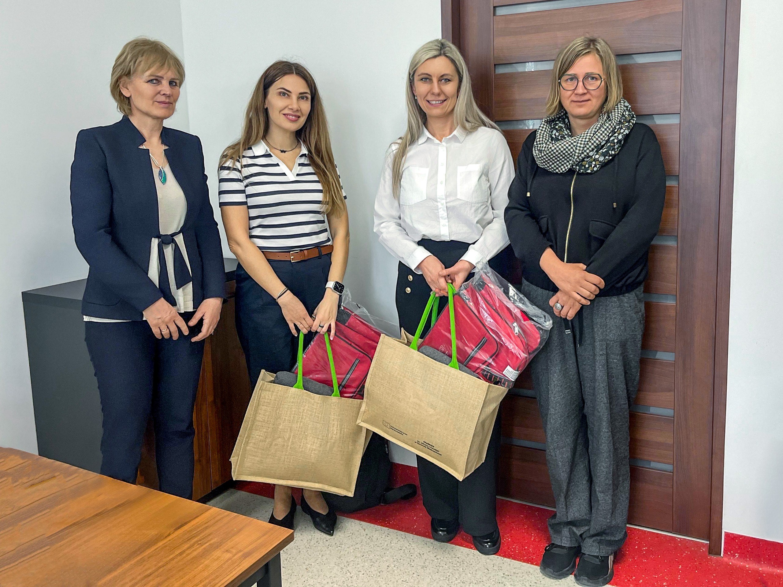 Na zdjęciu od lewej: prof. AJP dr Dorota Skrocka, dr Marianna Zhumbei, prof. Lesia Polova, prof. AJP dr hab. Magdalena Jaworska
