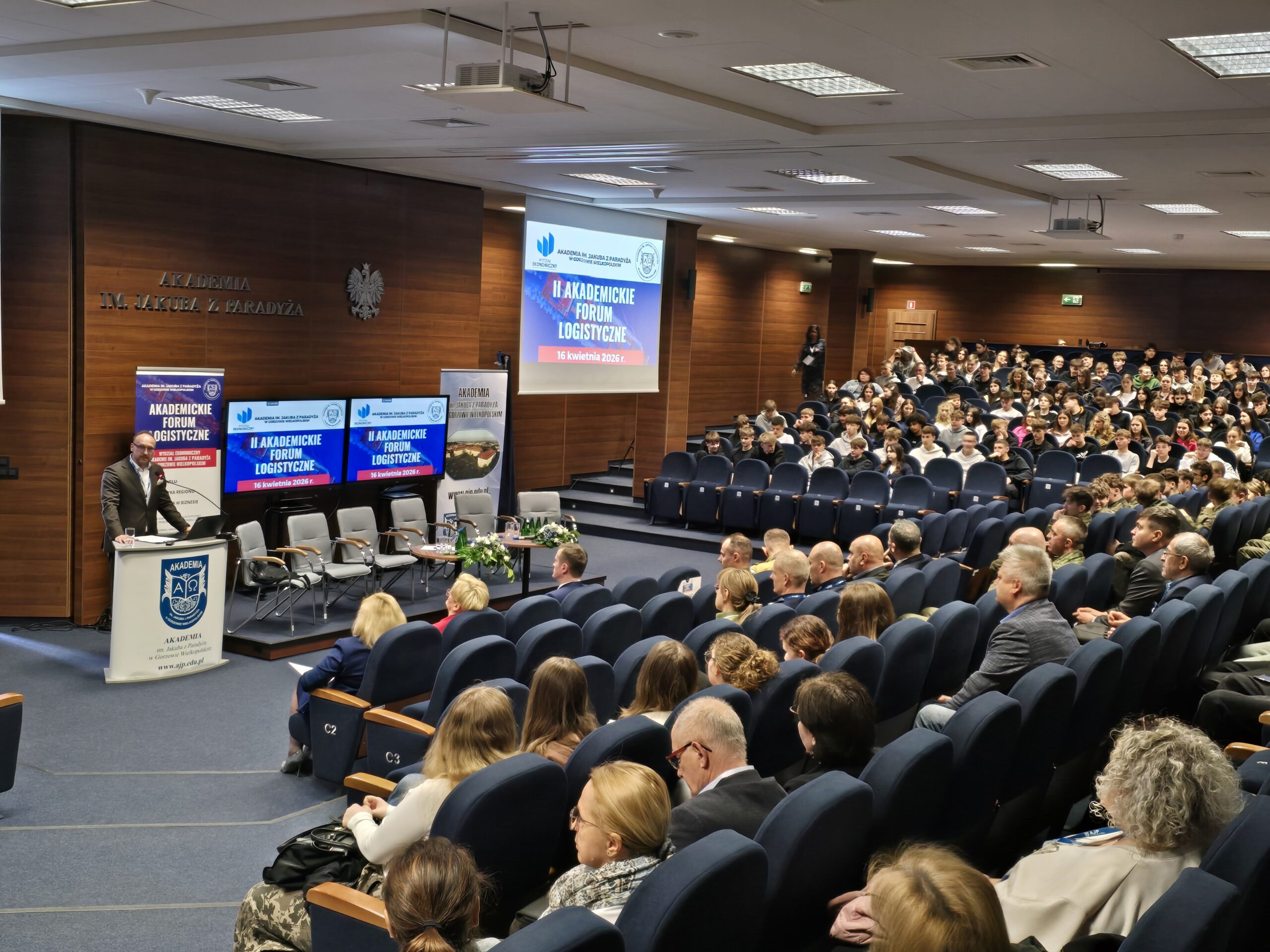 Wykładowca AJP podczas Akademickiego Forum Logistycznego.