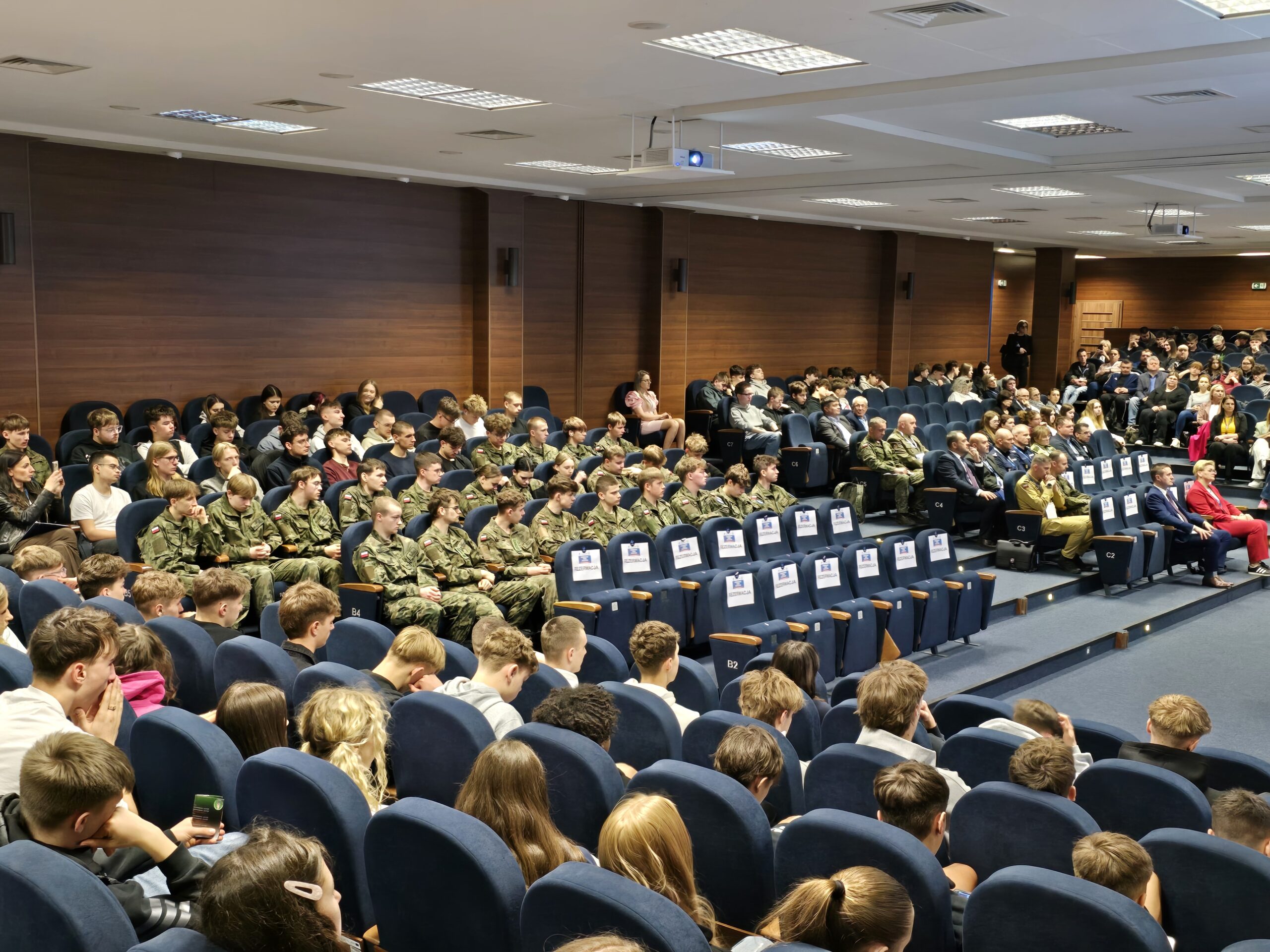 Uczestnicy w Auli podczas Akademickiego Forum Logistycznego.