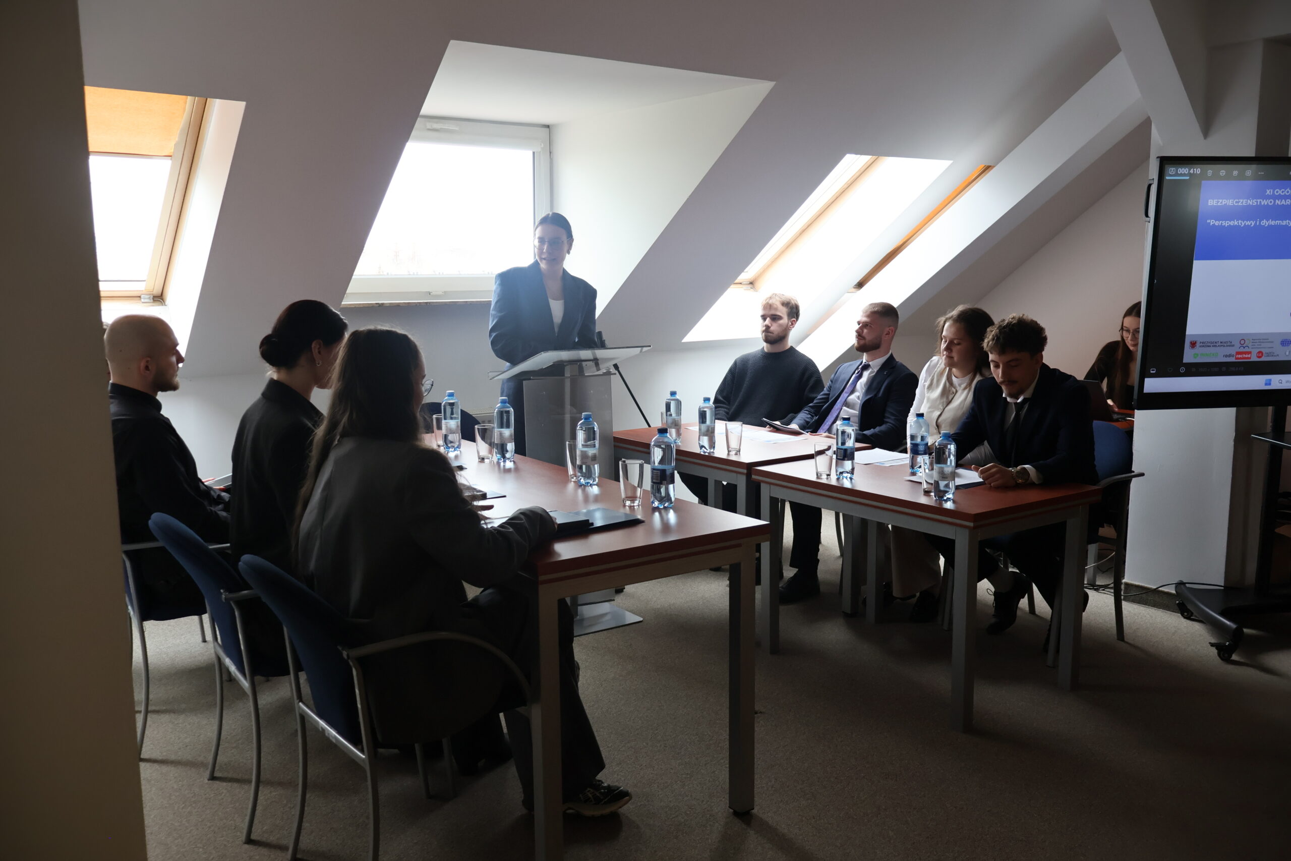 Uczestnicy podczas konferencji naukowej.