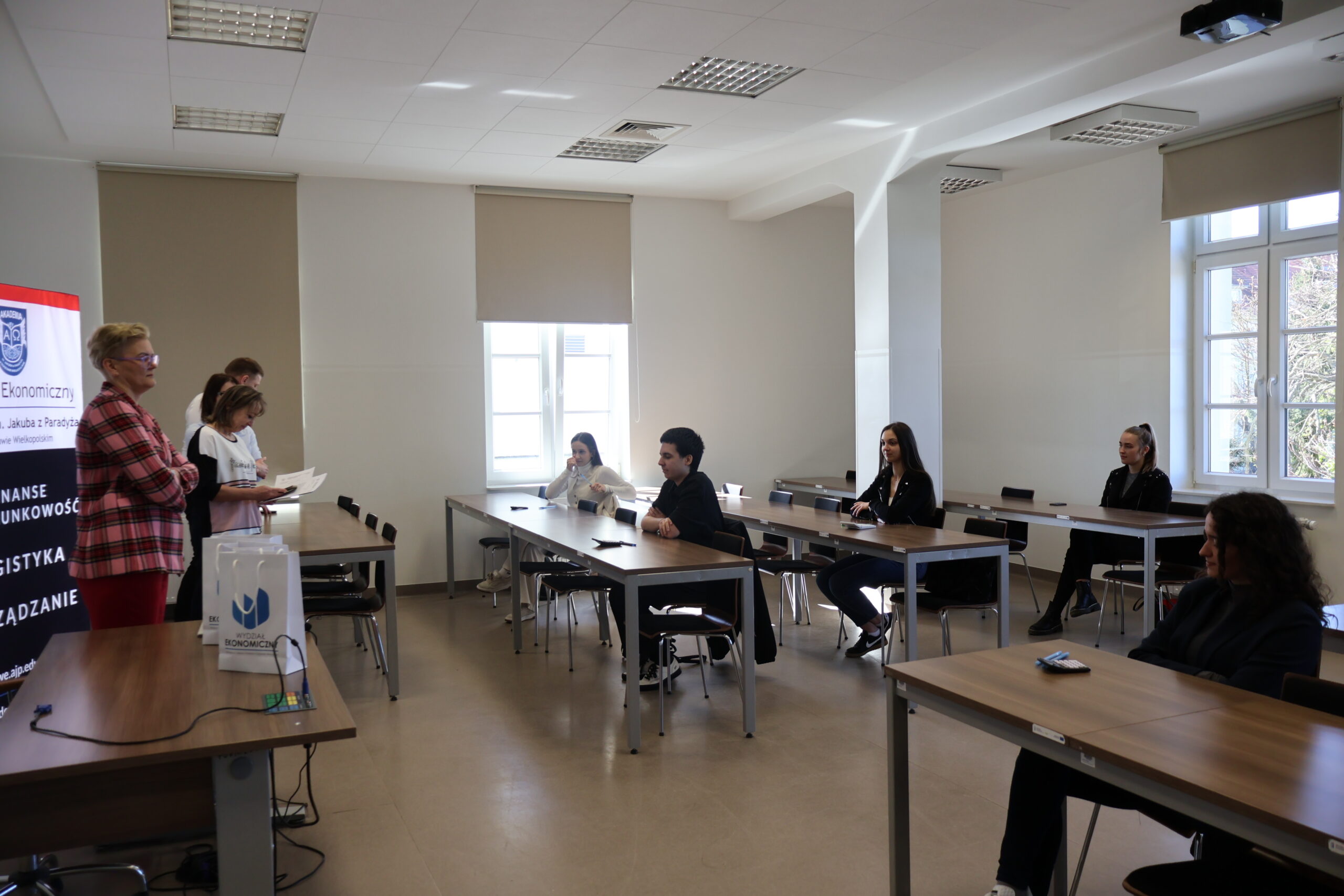 Organizatorzy i uczestnicy konkursu.