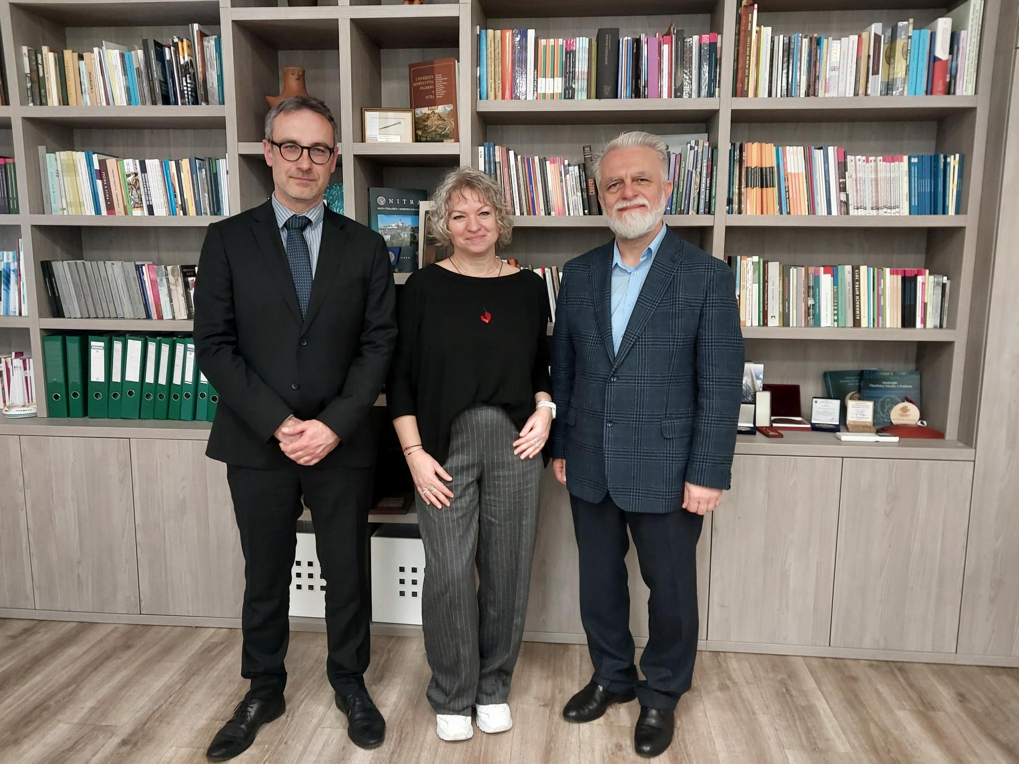 Z dziekanem Wydziału Filozoficznego prof. PhDr. Martin Hetényi i prof. Ján Zozuľak