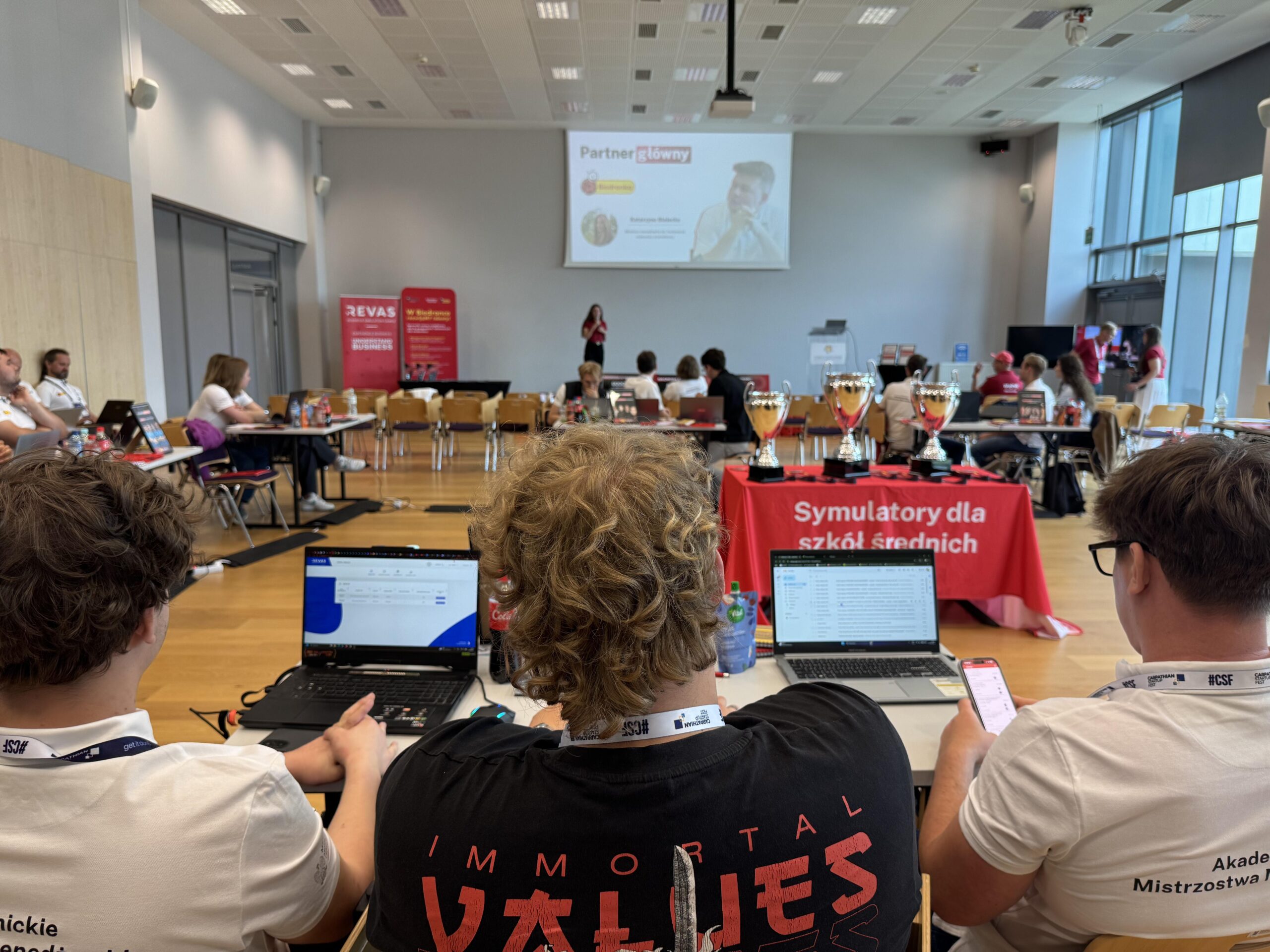 Zawodnicy Akademickich Mistrzostw Menedżerskich podczas konkursu.