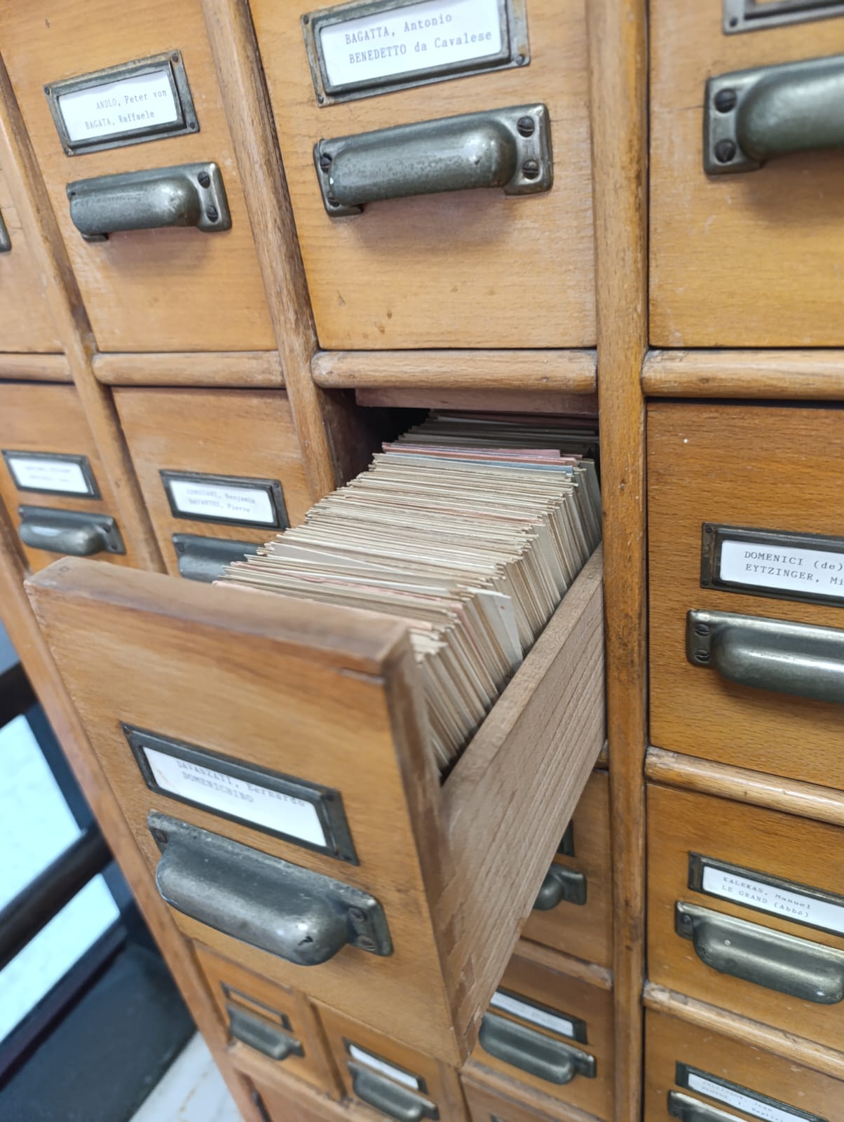 25. Szuflady katalogu kartowego biblioteki